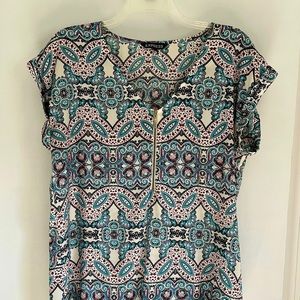 Express V-Neck Zipper Short Sleeved Shirt, Size Large